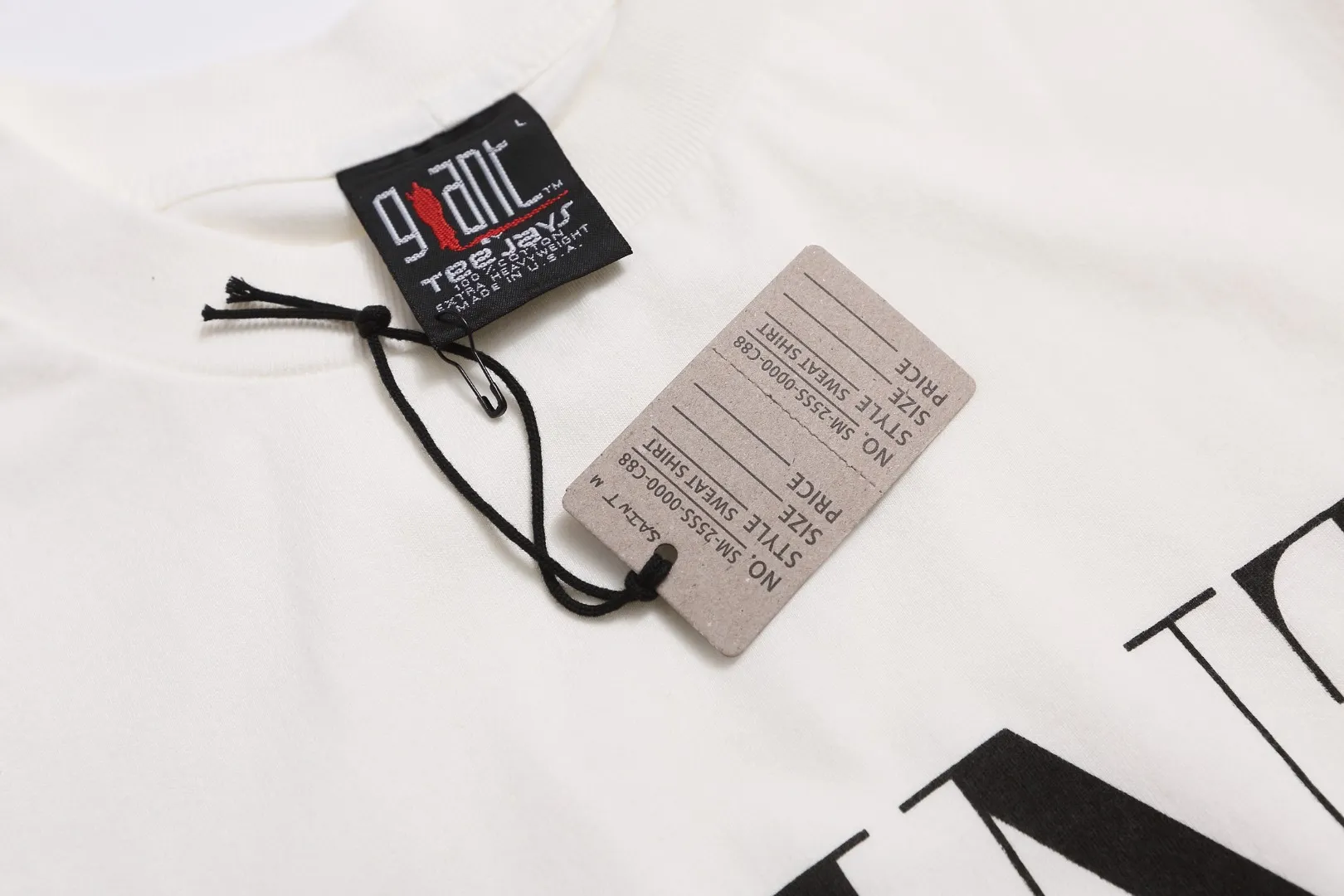 Trendy Saint Michael vintage printed SAINT letters on the chest, distressed long-sleeved loose T-shirt Fabric: 260g Style number: SM12 Size: S-M-L-XL Color: White Price: P144